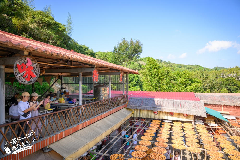 新竹【味衛佳柿餅觀光農場】新竹秋冬限定金黃曬柿海，免費參觀，放柿海包圍啦～最佳拍攝時間與交通攻略！