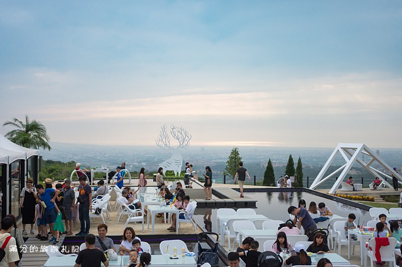 新竹湖口景點》夏季三角景觀咖啡廳|湖口夜景新選擇|情人約會~浪漫LOVE場景