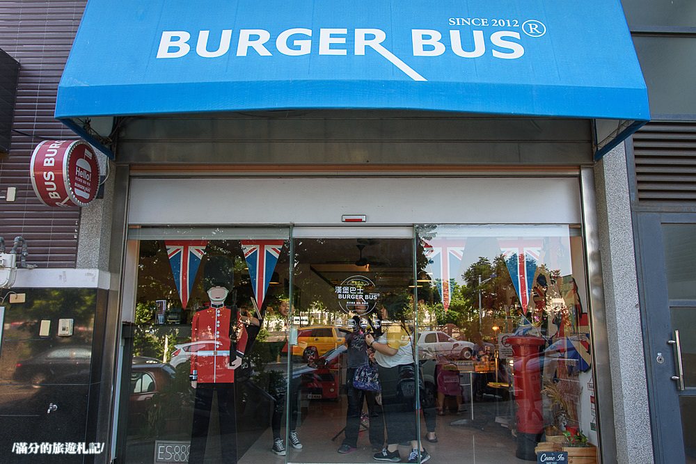 台中東區美食》台中早午餐 漢堡巴士Burger Bus 英倫風早點 吃早餐玩拍遊英國