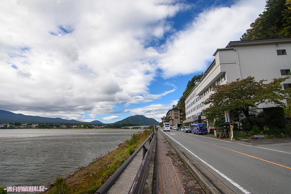 日本河口湖住宿》風之亭KUKUNA 一泊二食 美味網燒HANA 開窗就能看世界遺產富士山