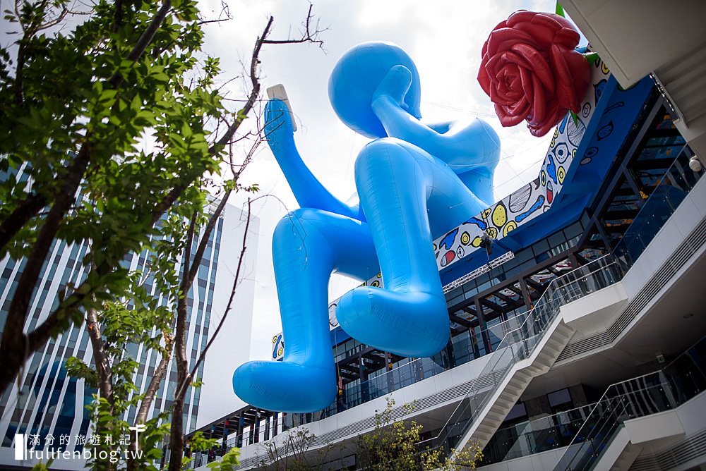 台中大里新亮點》台中軟體園區-Dali Art藝術廣場|巨大藍色沉思人42號&洗窗工人~吸引眼球創意藝術!