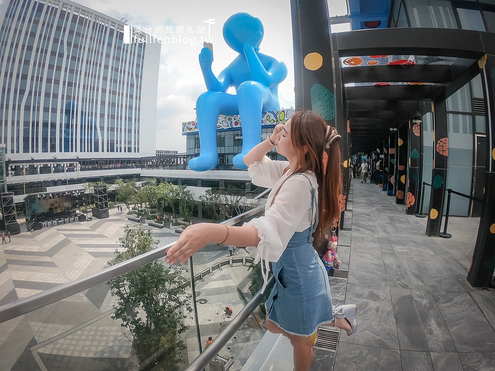 台中大里新亮點》台中軟體園區-Dali Art藝術廣場|巨大藍色沉思人42號&洗窗工人~吸引眼球創意藝術!