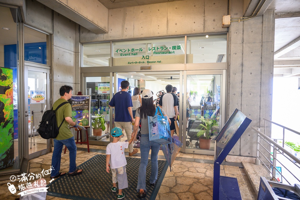 【2026沖繩美麗海水族館】最新門票資訊.交通方式.人氣海景自助餐廳.海豚秀＆餵食秀總整理,沖繩黑潮之海大水槽全攻略！