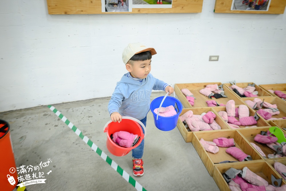 彰化【台灣手套博物館】免門票親子觀光工廠.套圈圈.打彈珠.釣魚.滑步車免費玩,還能看高鐵奔馳~世界最大手套就在這!