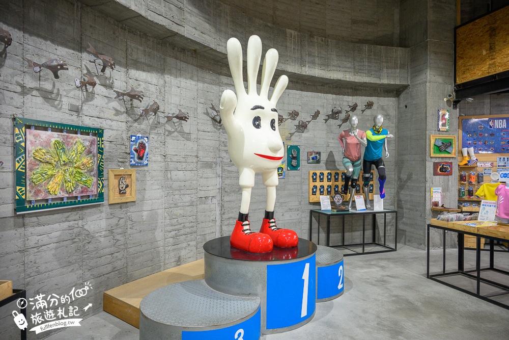 彰化【台灣手套博物館】免門票親子觀光工廠.套圈圈.打彈珠.釣魚.滑步車免費玩,還能看高鐵奔馳~世界最大手套就在這!