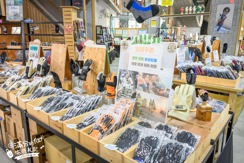 彰化【台灣手套博物館】免門票親子觀光工廠.套圈圈.打彈珠.釣魚.滑步車免費玩,還能看高鐵奔馳~世界最大手套就在這!