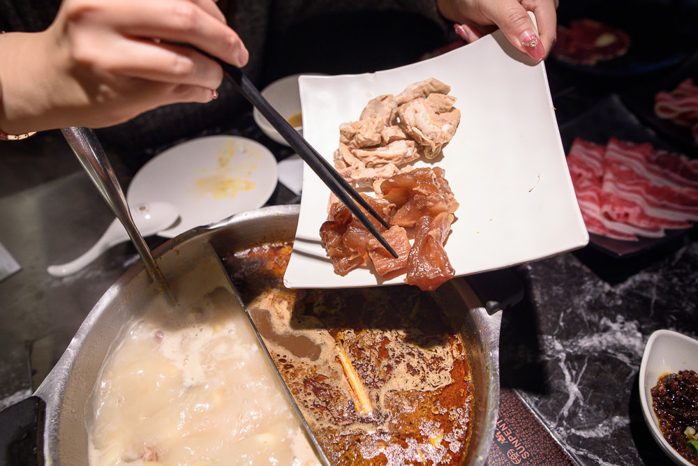 台北東區火鍋|辛殿麻辣鍋(信義店)|麻辣鴛鴦鍋吃到飽|大啖優質肉片海鮮|下班聚會歡慶的好地方!