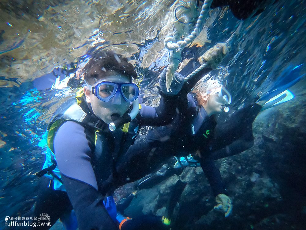沖繩浮潛推薦|Natural Blue自然之藍評價|沖繩必訪青之洞窟(青洞)|專業安全浮潛潛水~不會游泳.不會日文通通都可以玩!