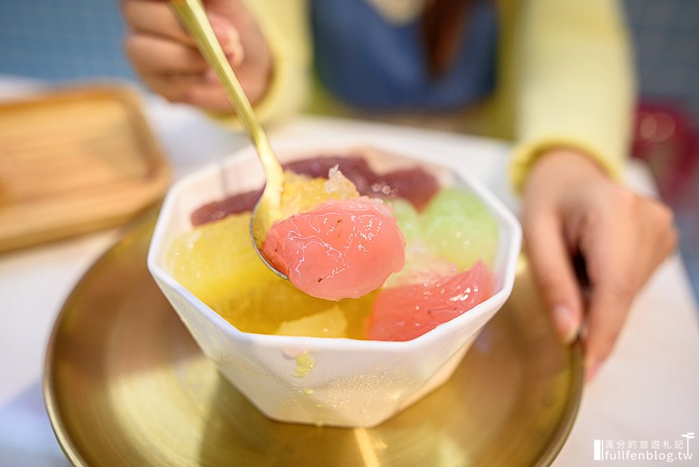 嘉義甜點美食|一象甜品|文化路夜市美食|必點彩虹粉粿冰.綜合QQ冰|冰品上的調色盤~超萌小象陪你吃冰消暑趣！