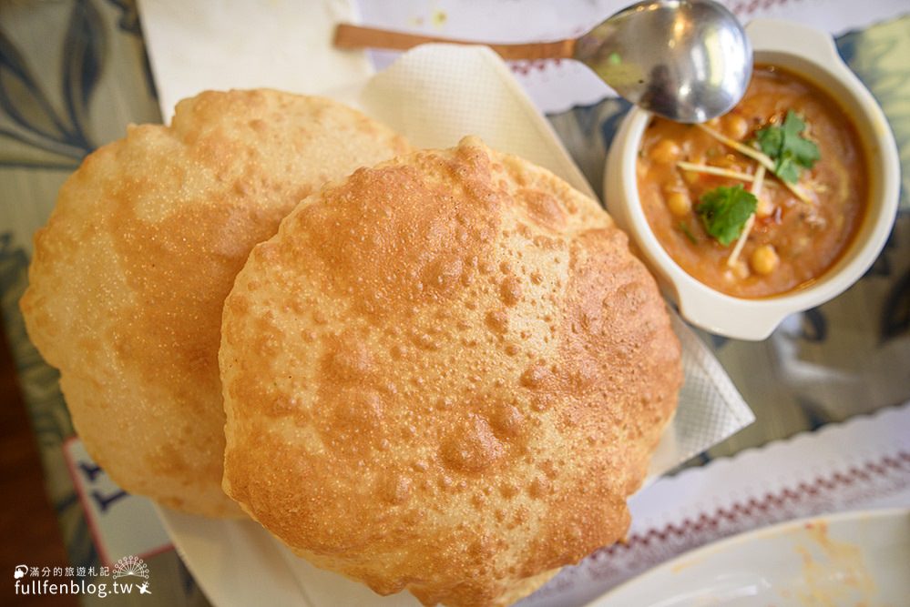 台中美食|斯里印度餐廳|印度烤餅.捲餅.創意咖哩|比臉大的印度烤餅~必吃繽紛彩虹飯!