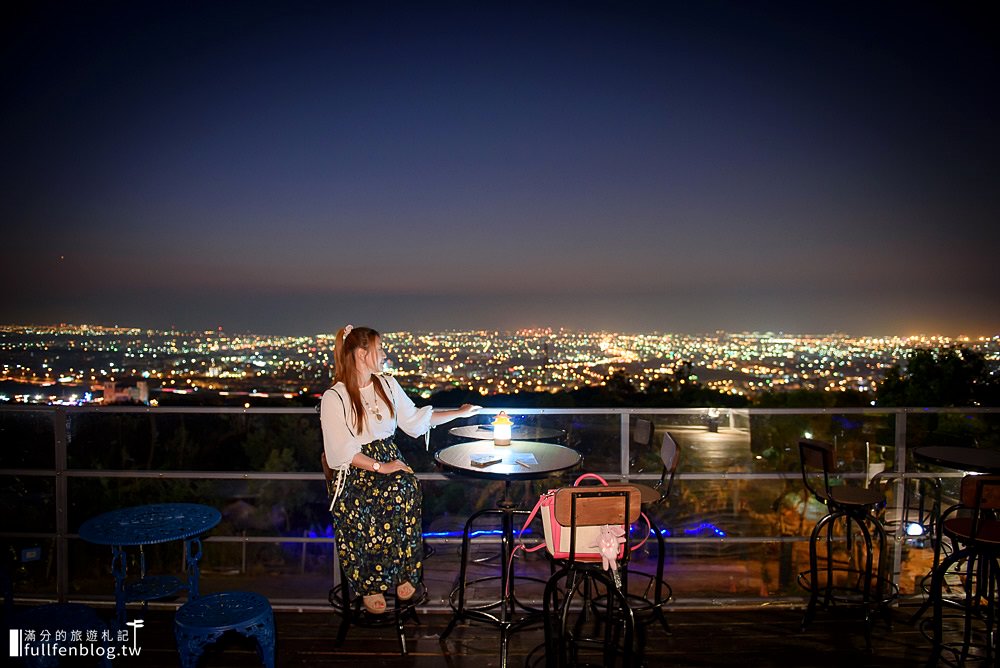 台中沙鹿夜景|滔月景觀咖啡廳|情侶約會.看飛機.望星星|超浪漫~百萬城市夜景就是絕佳背景版！