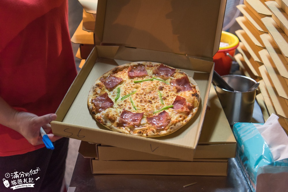 墾丁大街美食推薦|紅磚窯手工窯烤pizza|老闆霸氣給料.平價10吋大披薩~根本就是忍者龜最愛!