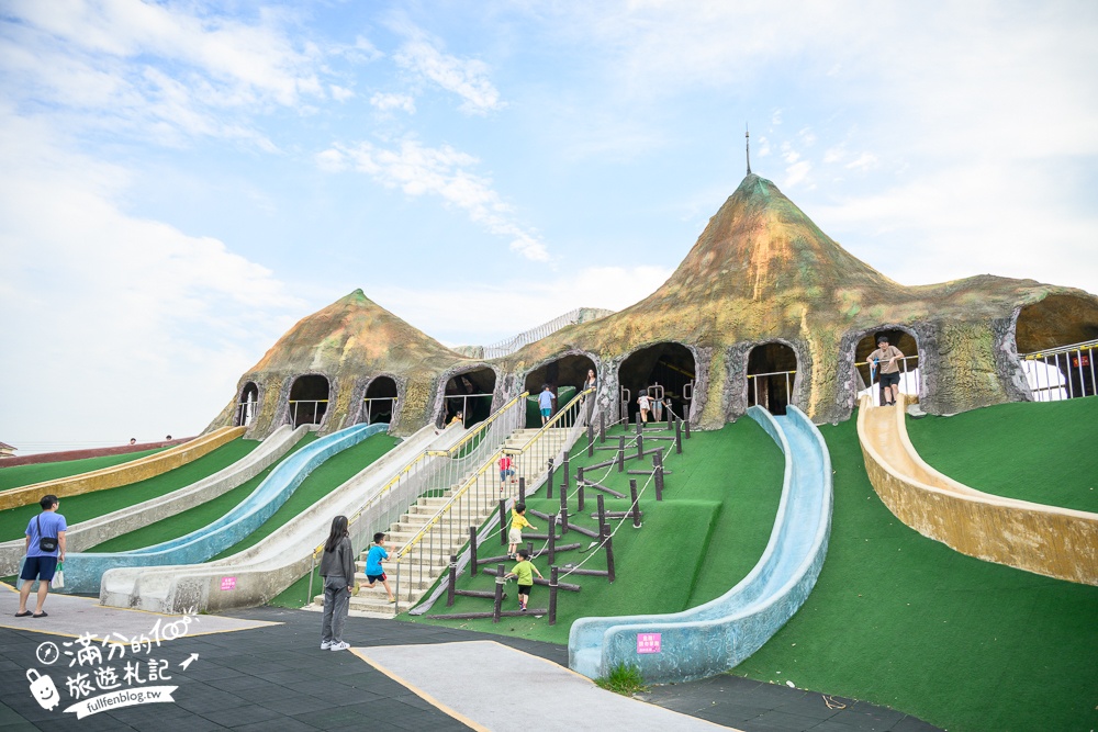 苗栗親子公園【竹南獅山親子公園】火炎山主題溜滑梯超好玩.彩虹步道.蘑菇屋.還能玩水玩沙超放電~竹南新地標!