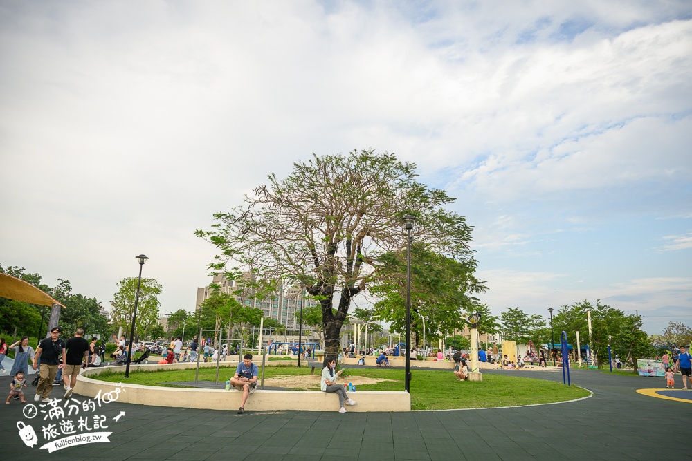 苗栗親子公園【竹南獅山親子公園】火炎山主題溜滑梯超好玩.彩虹步道.蘑菇屋.還能玩水玩沙超放電~竹南新地標!
