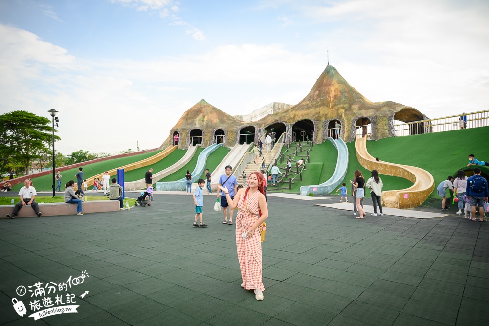 苗栗親子公園【竹南獅山親子公園】火炎山主題溜滑梯超好玩.彩虹步道.蘑菇屋.還能玩水玩沙超放電~竹南新地標!