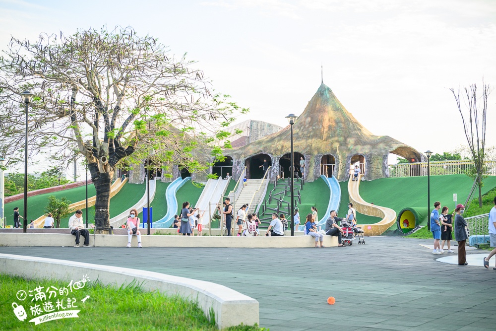 苗栗親子公園【竹南獅山親子公園】火炎山主題溜滑梯超好玩.彩虹步道.蘑菇屋.還能玩水玩沙超放電~竹南新地標!