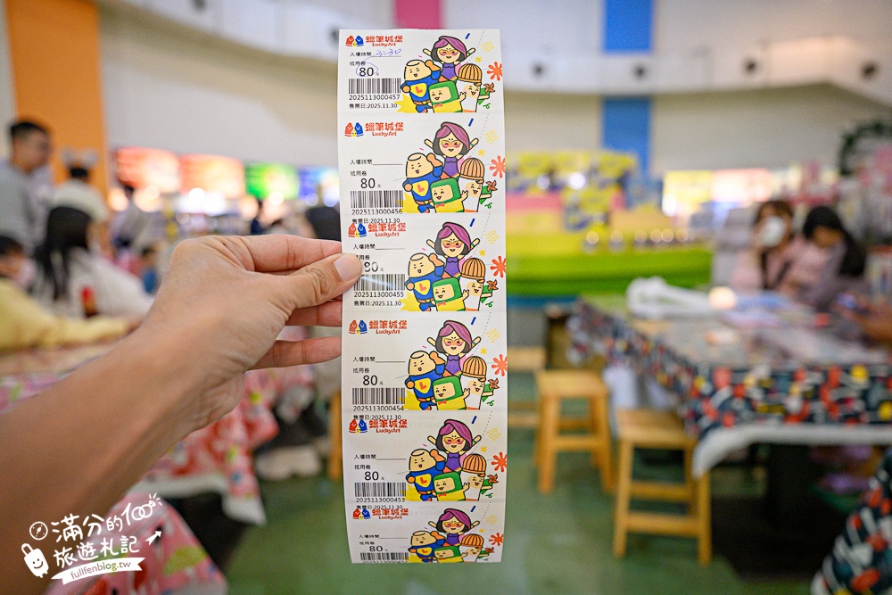 宜蘭【蜡藝蠟筆城堡】宜蘭蠟筆觀光工廠.亞洲室內最狂８樓高彩虹溜滑梯.蠟筆超人太吸睛啦!