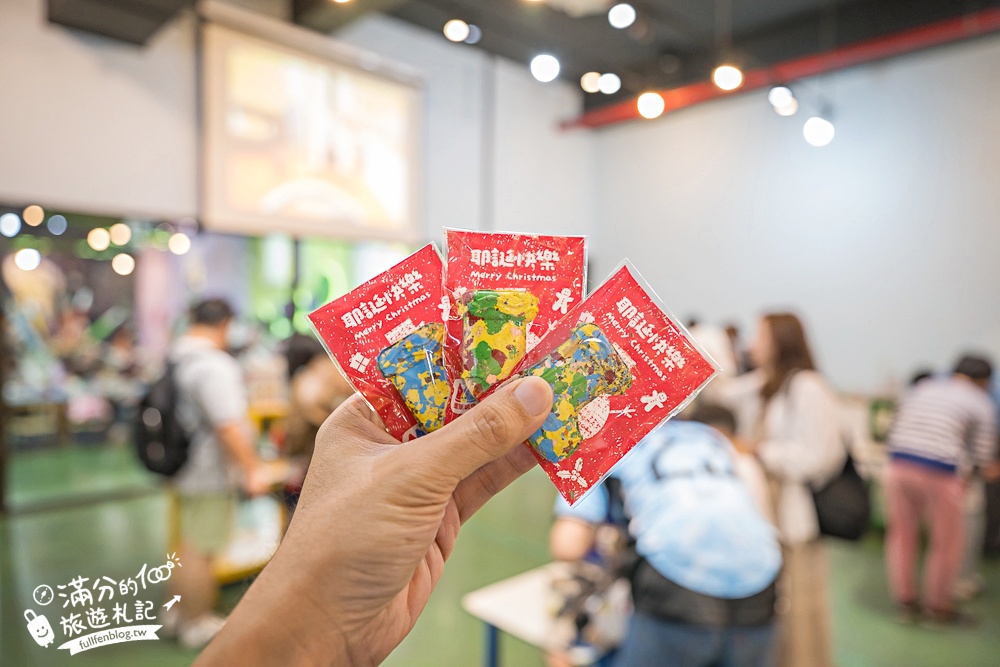 宜蘭【蜡藝蠟筆城堡】宜蘭蠟筆觀光工廠.亞洲室內最狂８樓高彩虹溜滑梯.蠟筆超人太吸睛啦!