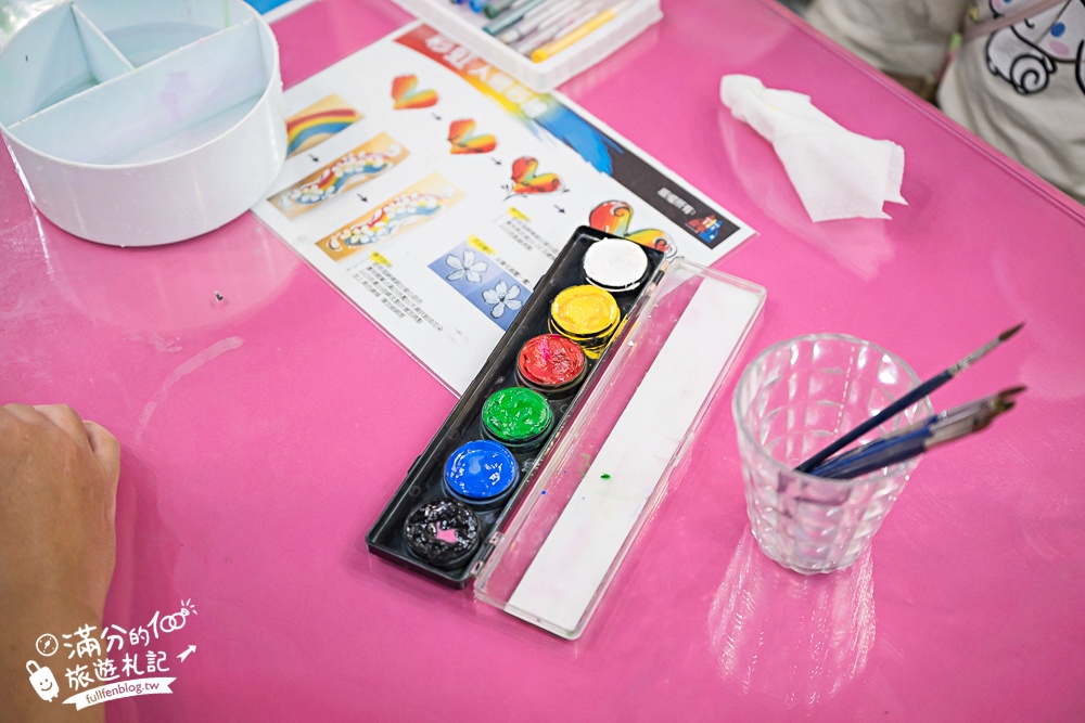 宜蘭【蜡藝蠟筆城堡】宜蘭蠟筆觀光工廠.亞洲室內最狂８樓高彩虹溜滑梯.蠟筆超人太吸睛啦!