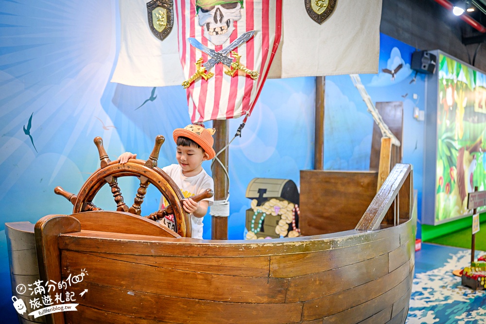 宜蘭【蜡藝蠟筆城堡】宜蘭蠟筆觀光工廠.亞洲室內最狂８樓高彩虹溜滑梯.蠟筆超人太吸睛啦!