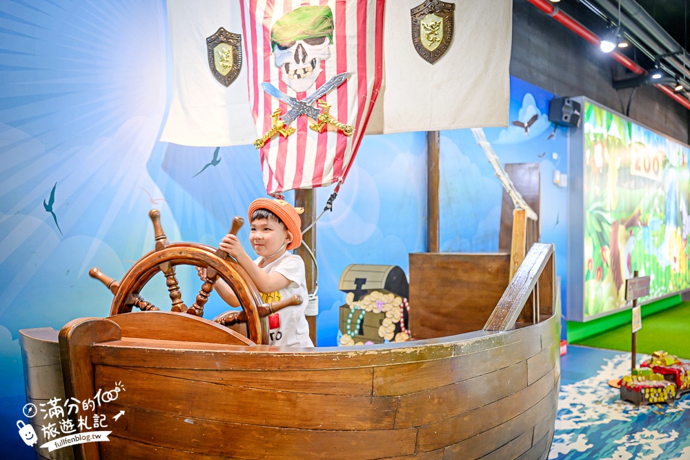 宜蘭【蜡藝蠟筆城堡】宜蘭蠟筆觀光工廠.亞洲室內最狂８樓高彩虹溜滑梯.蠟筆超人太吸睛啦!