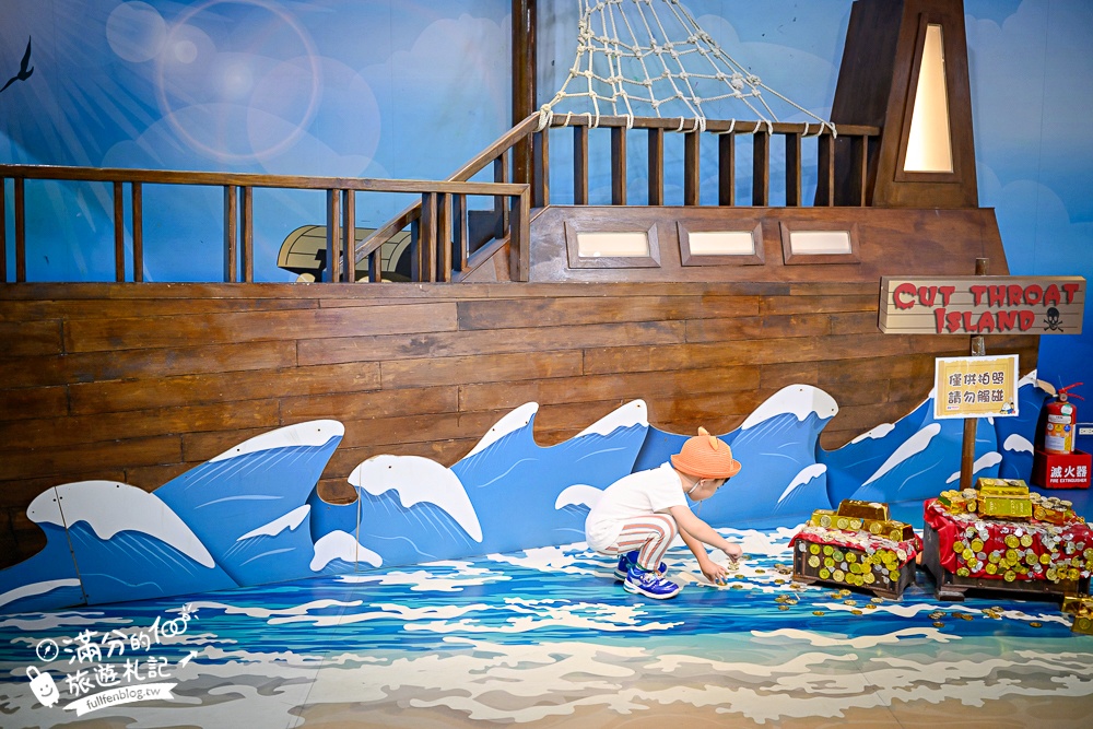 宜蘭【蜡藝蠟筆城堡】宜蘭蠟筆觀光工廠.亞洲室內最狂８樓高彩虹溜滑梯.蠟筆超人太吸睛啦!