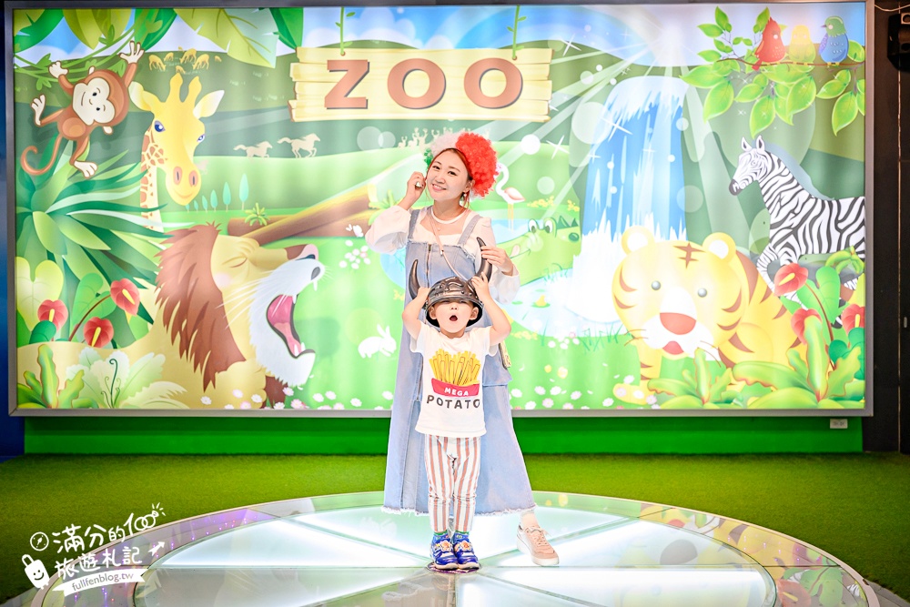 宜蘭【蜡藝蠟筆城堡】宜蘭蠟筆觀光工廠.亞洲室內最狂８樓高彩虹溜滑梯.蠟筆超人太吸睛啦!