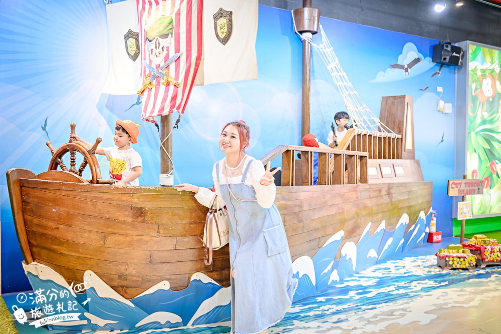 宜蘭【蜡藝蠟筆城堡】宜蘭蠟筆觀光工廠.亞洲室內最狂８樓高彩虹溜滑梯.蠟筆超人太吸睛啦!