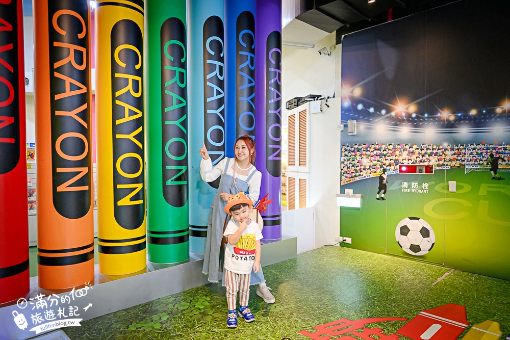 宜蘭【蜡藝蠟筆城堡】宜蘭蠟筆觀光工廠.亞洲室內最狂８樓高彩虹溜滑梯.蠟筆超人太吸睛啦!