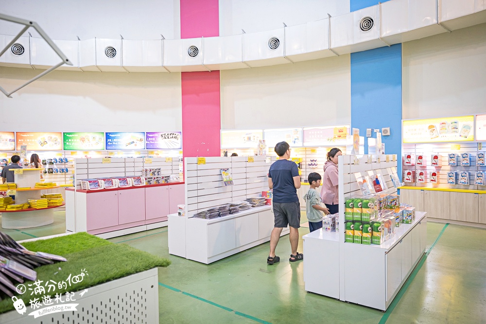 宜蘭【蜡藝蠟筆城堡】宜蘭蠟筆觀光工廠.亞洲室內最狂８樓高彩虹溜滑梯.蠟筆超人太吸睛啦!