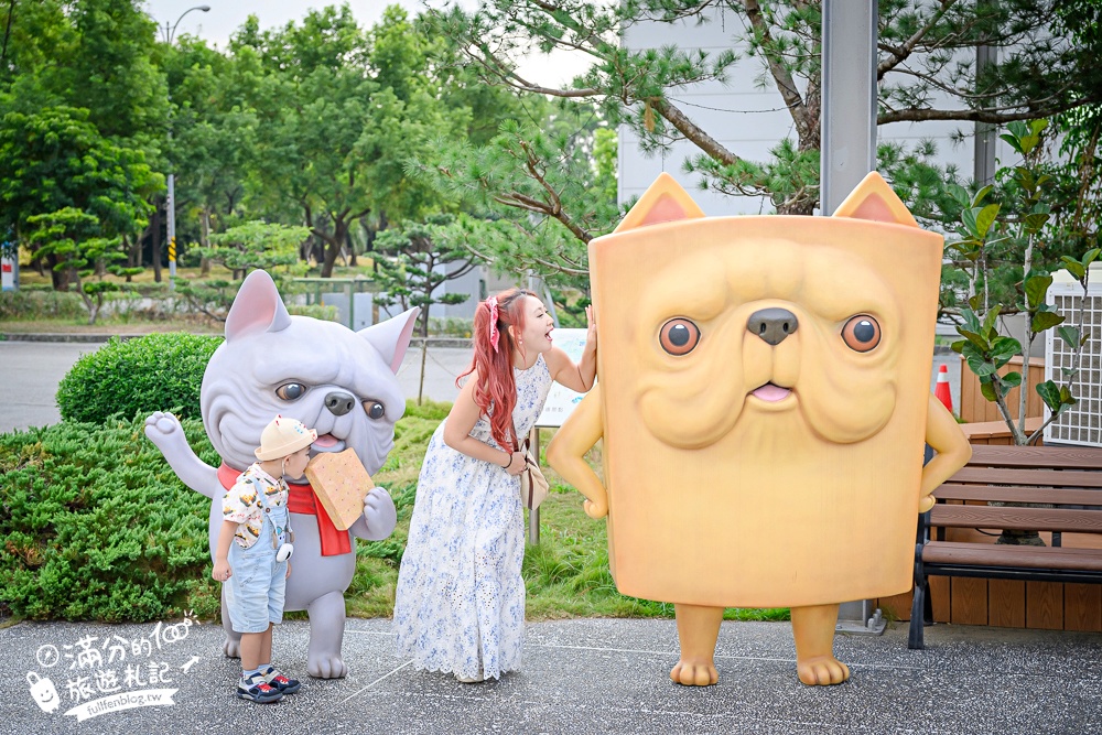 嘉義景點【老楊方城市】方塊酥觀光工廠,免門票參觀.拍3D彩繪.看方塊酥生產線.玩太空艙球池.方塊酥免費試吃~探索方塊酥的秘密基地!