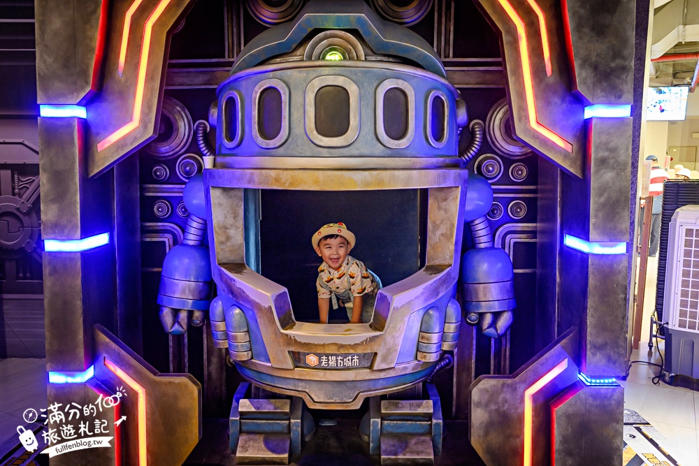 嘉義景點【老楊方城市】方塊酥觀光工廠,免門票參觀.拍3D彩繪.看方塊酥生產線.玩太空艙球池.方塊酥免費試吃~探索方塊酥的秘密基地!