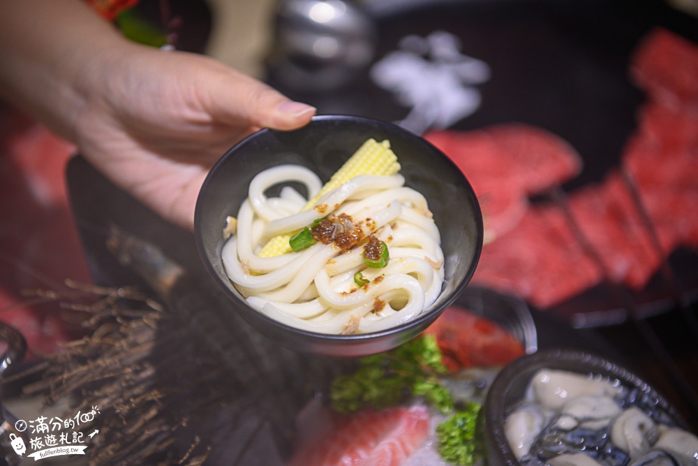 台北火鍋推薦|東雛菊風味鍋物|鴛鴦鍋.巧克力和牛.中國風餐廳|好驚艷~整朵菊花也入鍋！