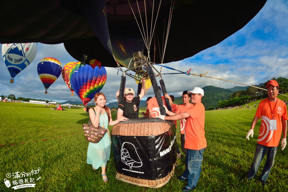 台東|台灣國際熱氣球嘉年華.鹿野高台好玩嗎|季節限定美景.凱蒂貓熱氣球高空升飛！