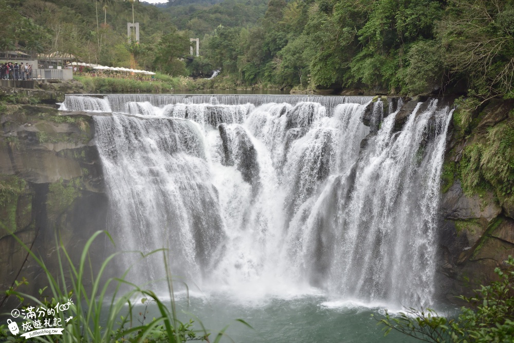 平溪景點|十分瀑布公園(免門票)台版尼加拉大瀑布|超震撼~森林系天然溪谷瀑布!