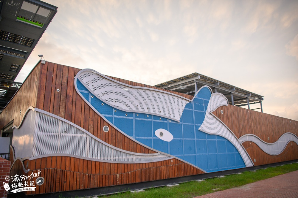 台南景點【安平漁人碼頭】最新海潮慶典,12米巨型千陽號登場.東牧景觀餐廳.與鯨同行遊運河,會發光的大鯨魚好好拍!