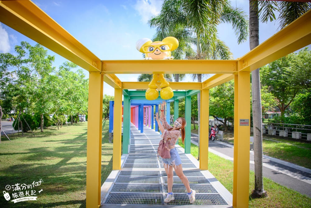 台南景點|新營美術園區(免門票)彩虹長廊.巨無霸紅椅.漂漂河|超古錐~不二良小鼠陪你探索藝術!