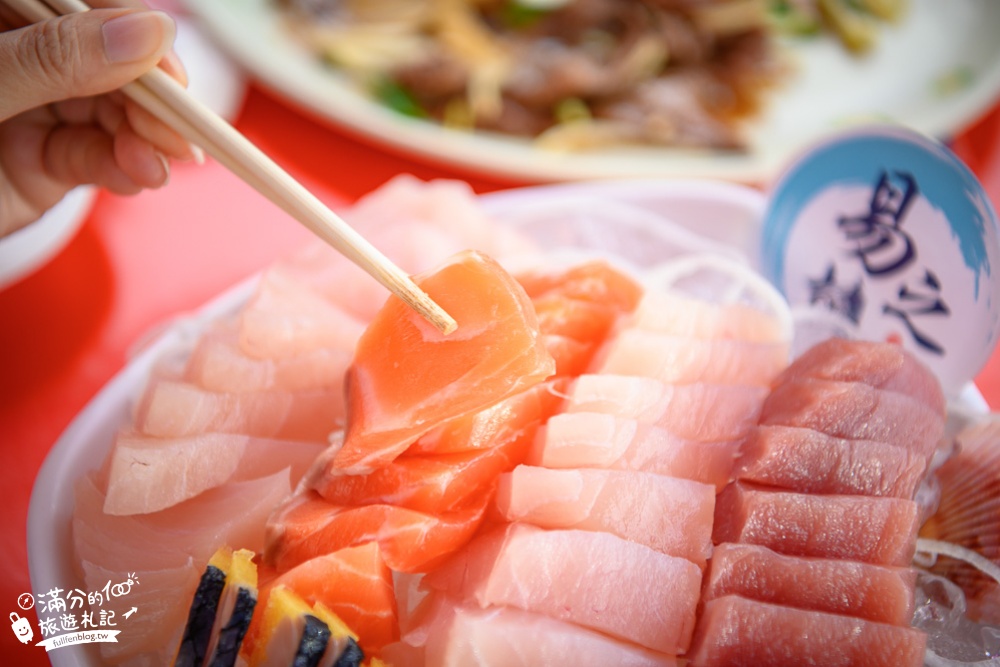 屏東美食|易之林海鮮餐廳|40片厚切生魚片拼盤，只要200元，白飯免費吃到飽~後壁湖人氣海鮮餐廳!