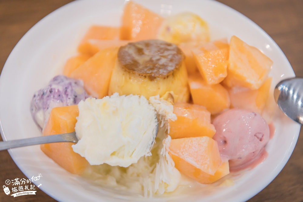 台南美食|品馨冰菓室|創意水果雪花冰.鮮果切盤.現打果汁牛奶~滿滿水果新鮮看得到!