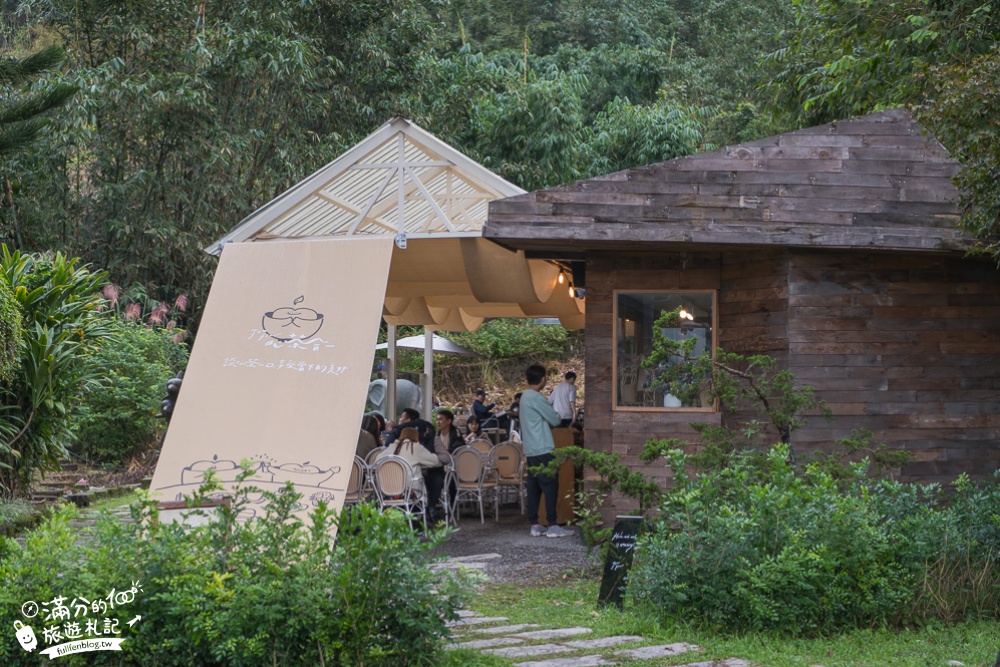 新北坪林景點|心茶合一|茶園旁的森林咖啡館.喫茶.輕食三明治~玩拍巨無霸大茶壺!