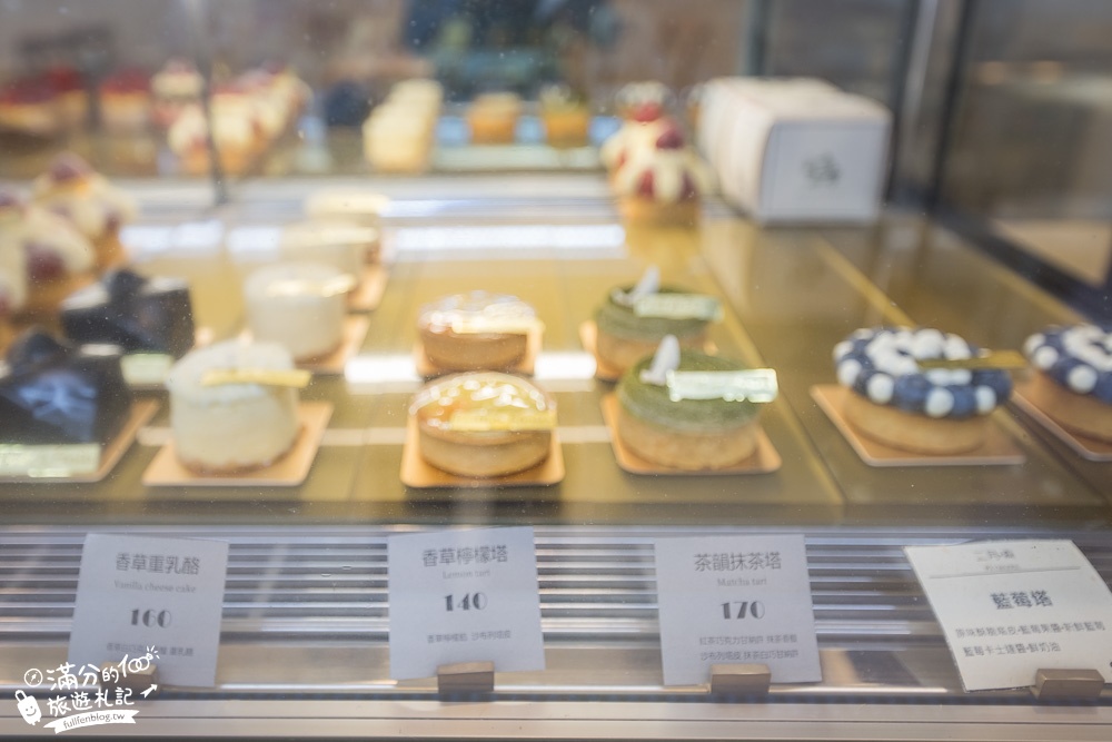 台中景點|二月森甜點工作室|法式蛋糕.下午茶.手工喜餅禮盒.彌月蛋糕~純白系玻璃甜點屋!