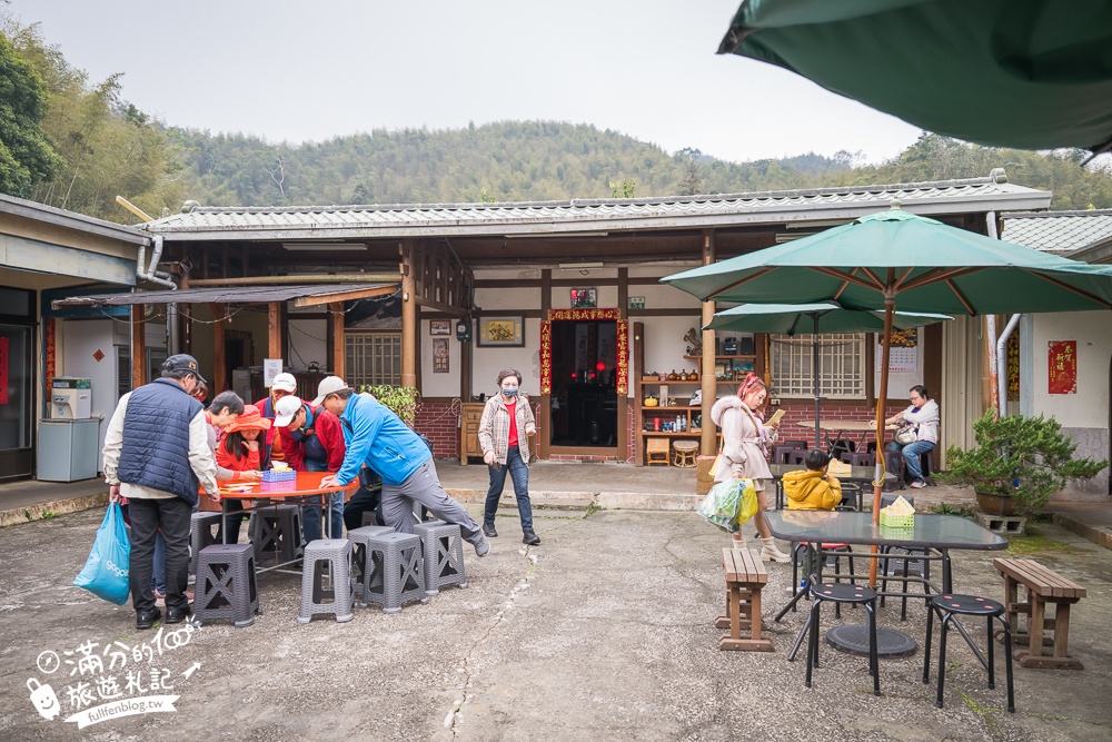 嘉義景點【梅山太平老街】海拔1000公尺的山城古街,必吃太平雲糕.喝冬瓜妹.吃茶葉蛋.賞紫藤花!