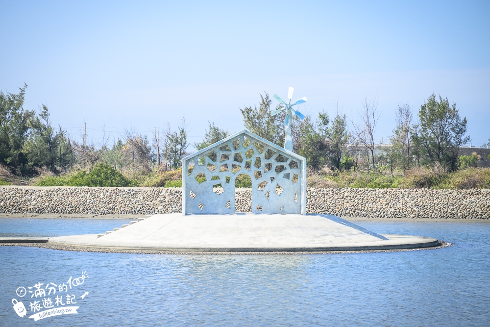 台南景點【七股遊客中心】最新海中鹽雪小屋.搭小火車.吃霜淇淋.玩手作~台南最美水上步道,親子同行也好玩！