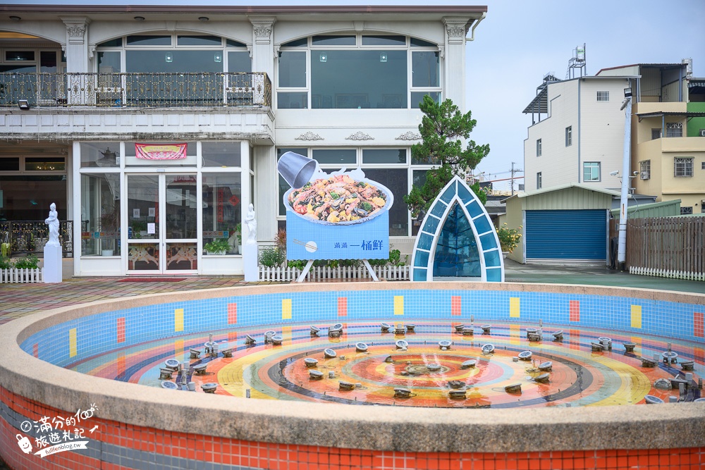 屏東景點|黃金蝦無毒泰國蝦餐廳|迷你小樂園，旋轉木馬.小火車免費玩，還有浪漫小白宮和LOVE地標!