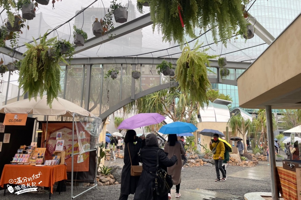 台中景點|PARK2草悟廣場(免門票)逛市集.喝咖啡.看綠植.吃美食~城市裡的森林系聚落!