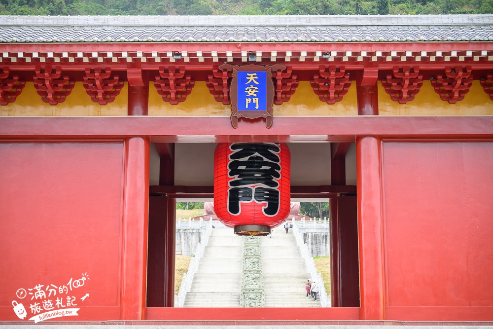 高雄六龜景點【彩虹山六龜大佛】七層樓高雄偉大佛,坐巨大金佛手超開運~跟著大佛視角眺望秀麗山景!