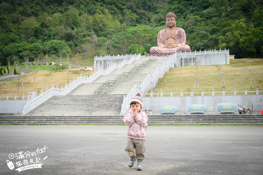 高雄六龜景點【彩虹山六龜大佛】七層樓高雄偉大佛,坐巨大金佛手超開運~跟著大佛視角眺望秀麗山景!