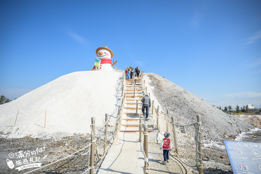 【2025七股鹽山】最新6米高吃冰雪人吉祥物超療癒,台南鹽山雪鹽祭開跑!