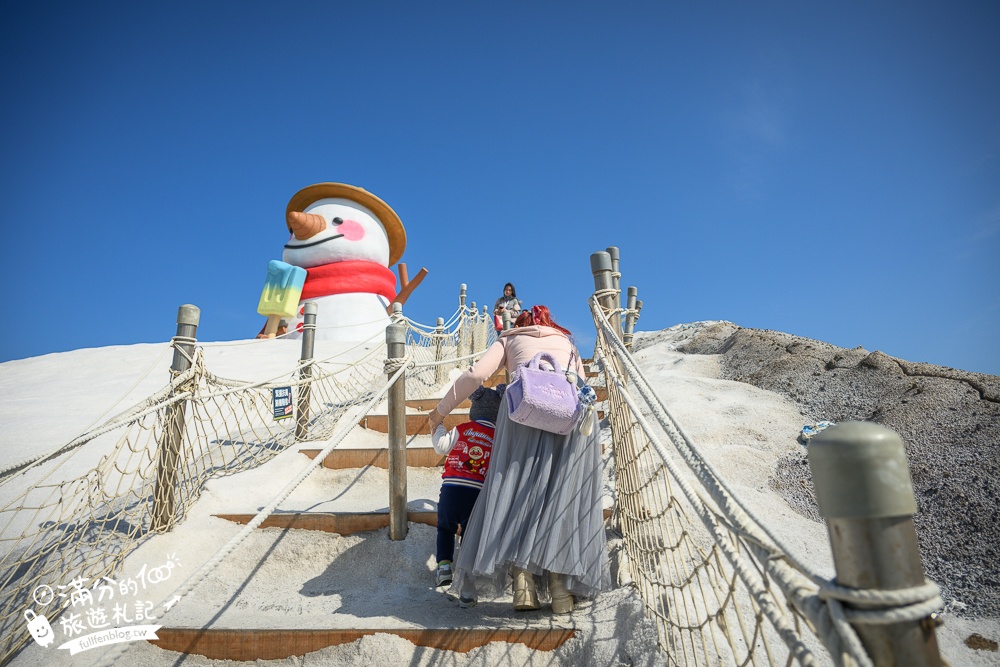 【2025七股鹽山】最新6米高吃冰雪人吉祥物超療癒,台南鹽山雪鹽祭開跑!