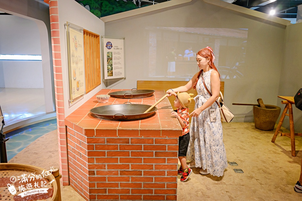 台南景點【黑橋牌香腸博物館】免門票香腸主題觀光工廠.巨無霸經典香腸盤,黑橋牌香腸創始店~傳統復古熱鬧市集!